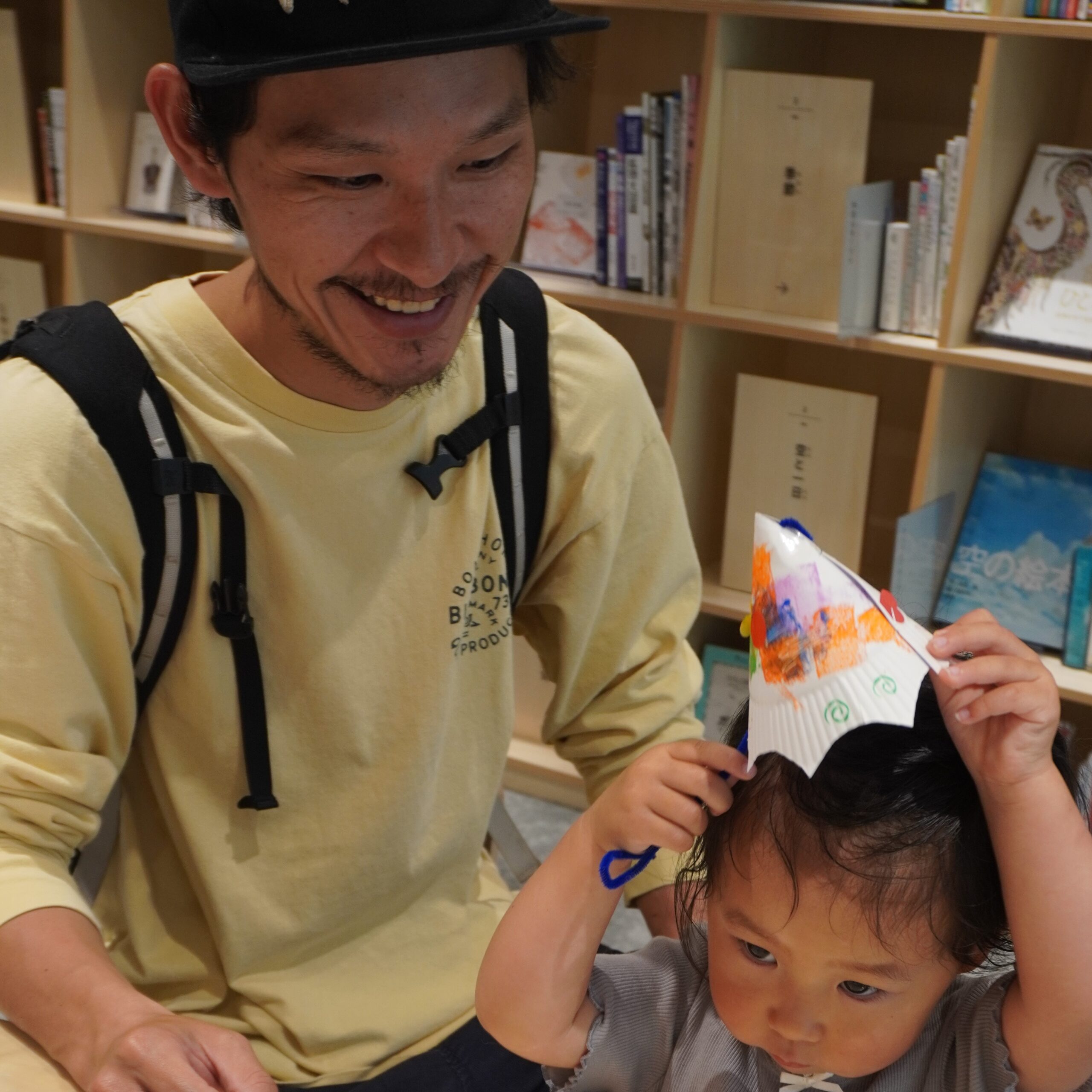 傘を頭にのっけてみよ～