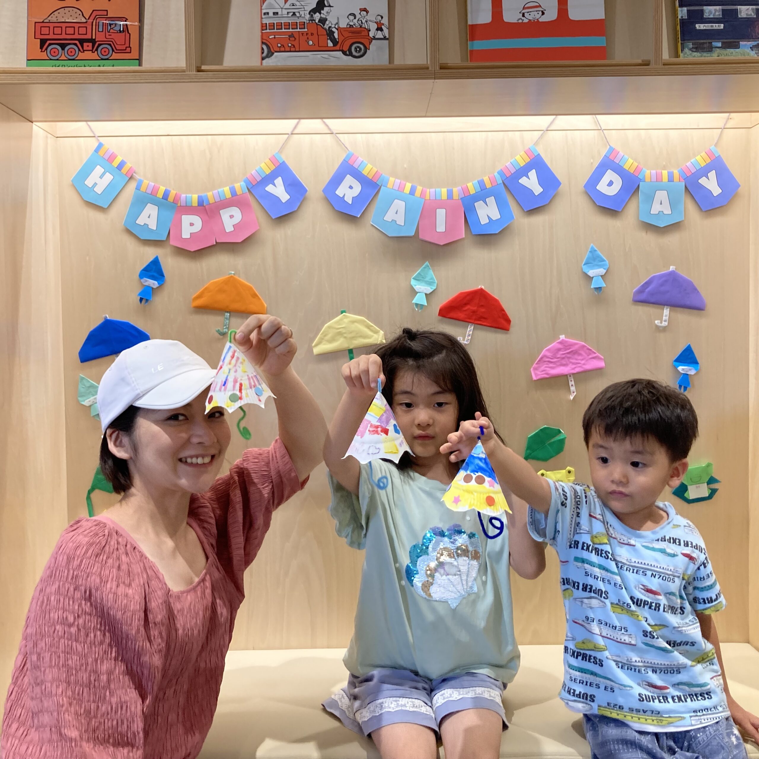 それぞれの可愛い傘と記念撮影！